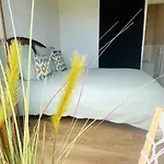 Petit Paradis Pres De Geneve Et Du Leman